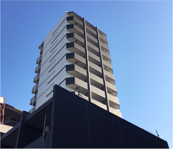 施行後、シートが外れ足場が解体されると、タイルで化粧された建物が姿を現します。この瞬間が、タイル屋妙理に尽きるのです。一緒にタイル工事、施工管理やりたい方、募集中です。